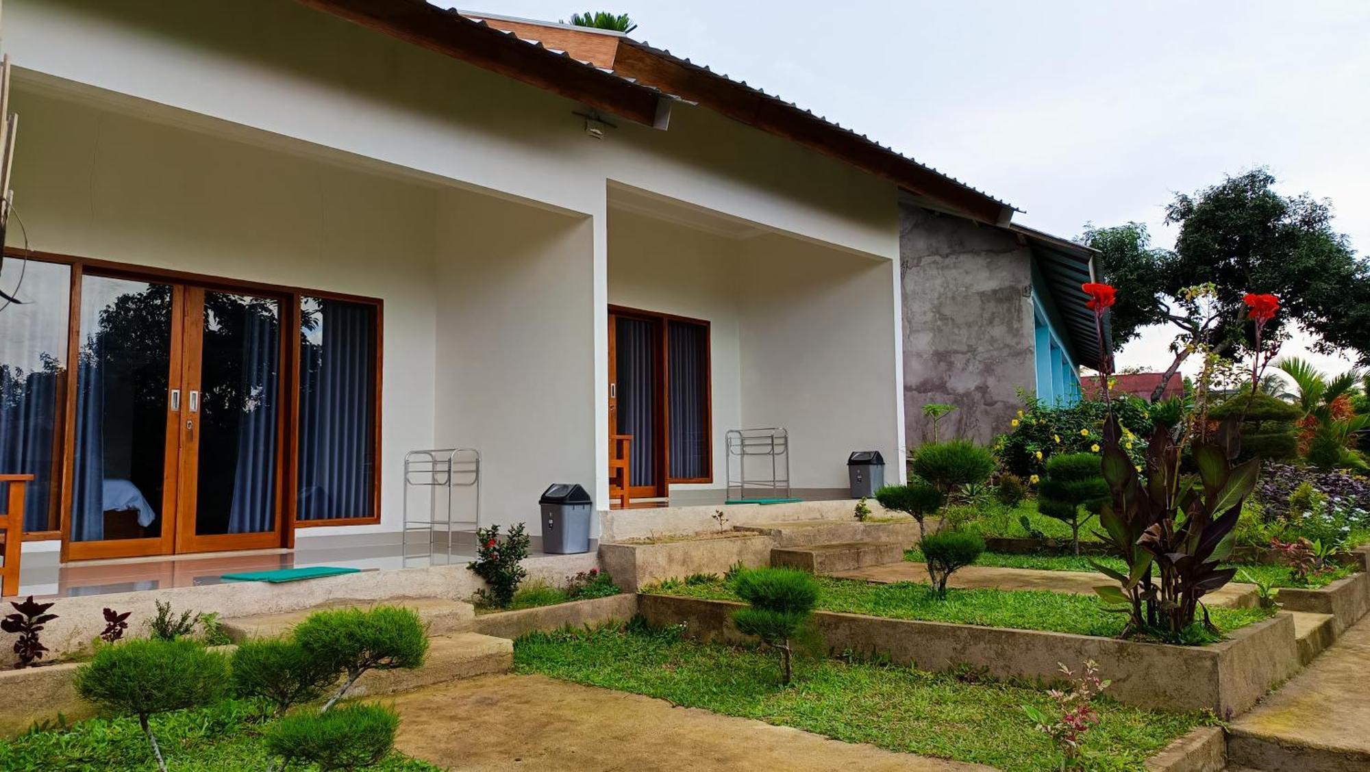 Embun Rinjani Homestay Сенару Екстериор снимка